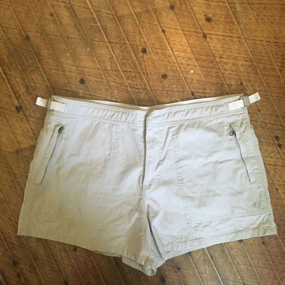 American Eagle Y2K tan shorts